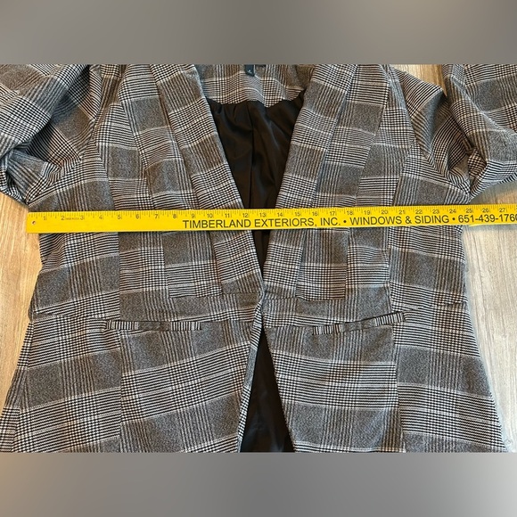 Torrid Black Plaid Houndstooth Cutaway Stretch Blazer Torrid Size 4 = US 4X 26W. - Picture 11 of 15